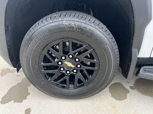 New 2025 Chevrolet Silverado EV LT image 34