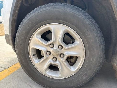 Used 2014 Jeep Grand Cherokee Laredo w/ Security & Convenience Group image 11