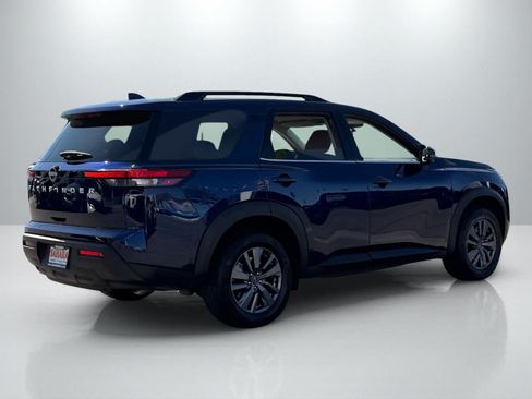 Used 2025 Nissan Pathfinder SV FWD image 7