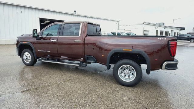 Used 2024 GMC Sierra 3500 SLT w/ SLT Premium Package AWD/4WD image 4