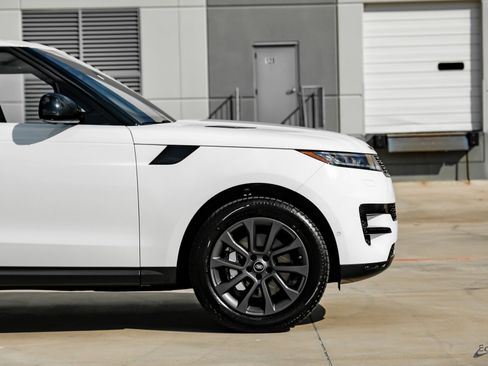 Used 2024 Land Rover Range Rover Sport SE image 18