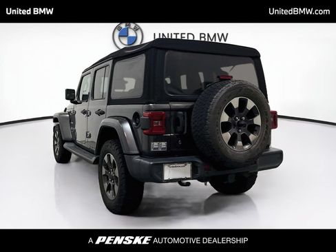 Used 2018 Jeep Wrangler Unlimited Sahara AWD/4WD image 7