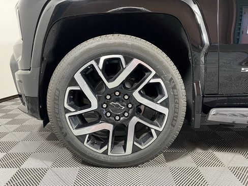 New 2024 Chevrolet Silverado EV RST AWD/4WD image 5
