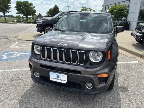 Used 2020 Jeep Renegade Latitude w/ Cold Weather Group AWD/4WD image 10