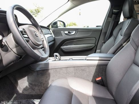 Used 2025 Volvo XC60 B5 Plus image 18