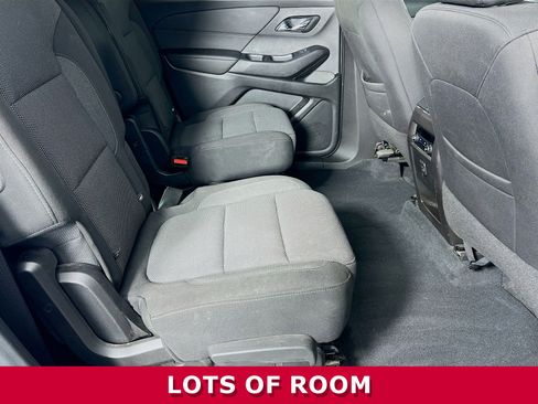 Used 2022 Chevrolet Traverse LT image 23