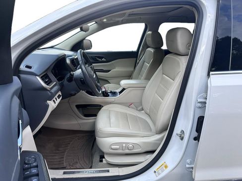 Used 2022 GMC Acadia Denali w/ Denali Ultimate Package FWD image 8