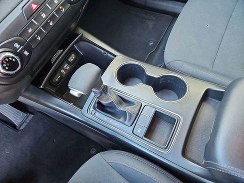 Used 2019 Kia Sorento LX image 17