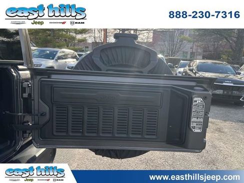 Used 2025 Jeep Wrangler Unlimited Sahara w/ Safety Group AWD/4WD image 13