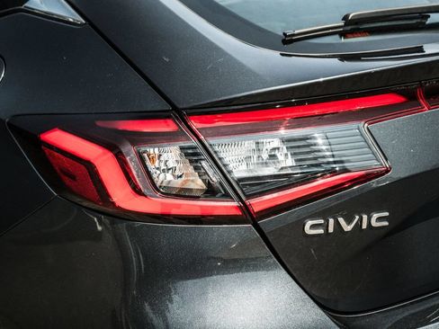 Used 2023 Honda Civic Sport Touring image 8