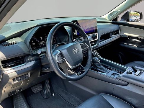 Used 2024 Toyota Grand Highlander AWD image 17
