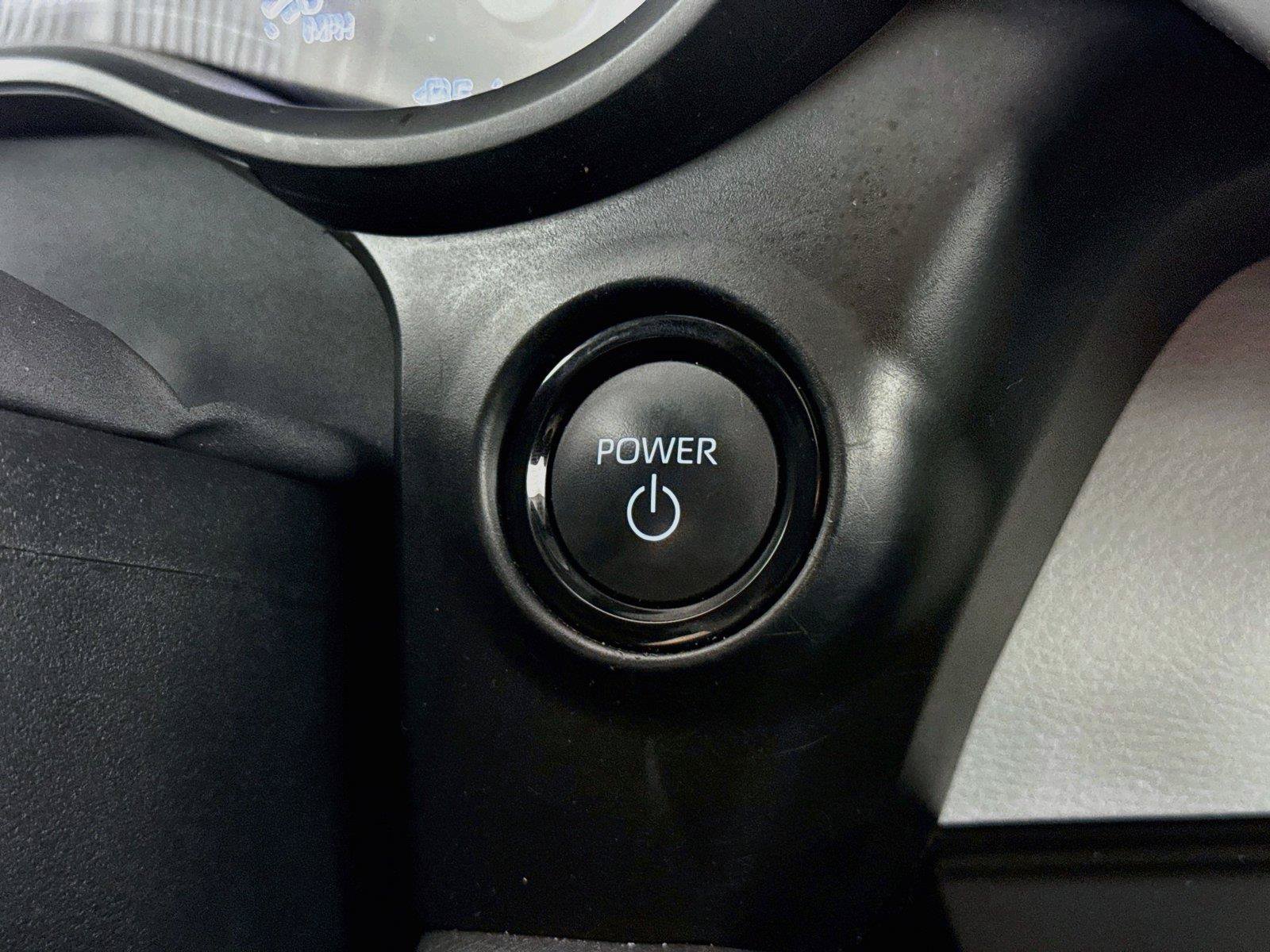 Certified 2025 Toyota Sienna XLE FWD image 22
