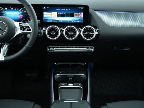 Used 2026 Mercedes-Benz GLA 250 4MATIC image 27