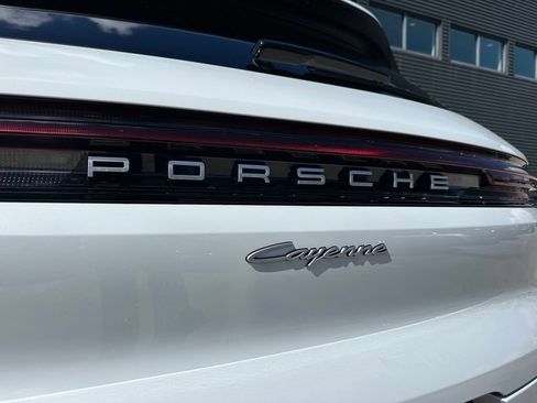 Used 2026 Porsche Cayenne E-Hybrid AWD/4WD image 15