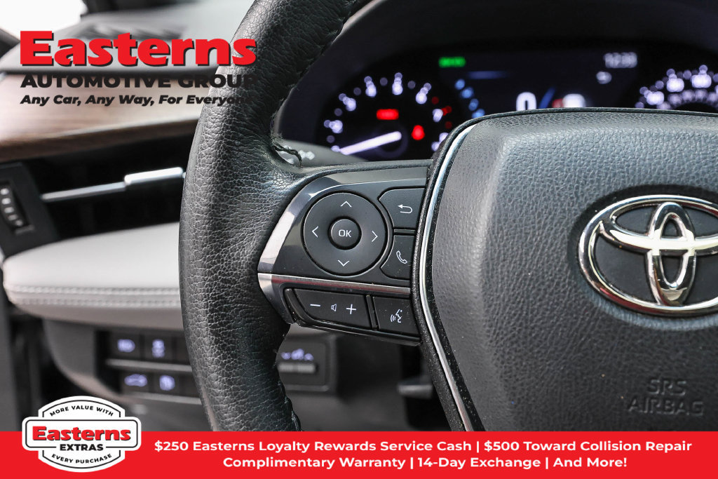 Used 2022 Toyota Avalon XLE w/ Moonroof Package FWD image 16