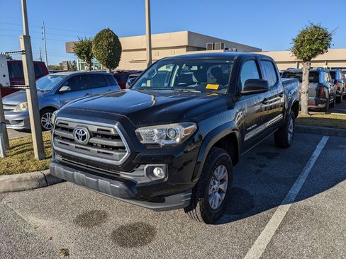 Used 2017 Toyota Tacoma SR5 image 1