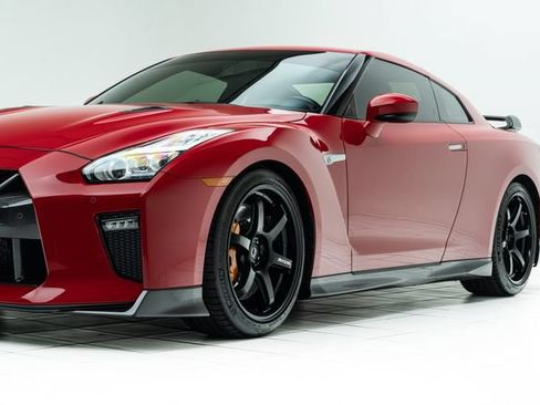 Used 2017 Nissan GT-R Track Edition AWD/4WD image 9