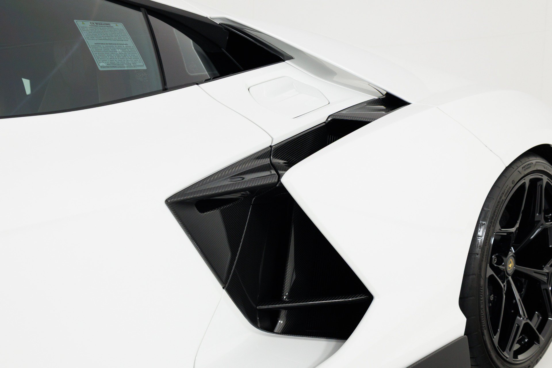Used 2024 Lamborghini Revuelto AWD/4WD image 74