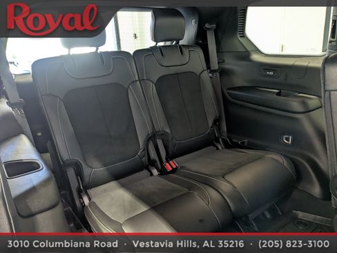 Used 2024 Jeep Grand Cherokee L Altitude RWD image 11