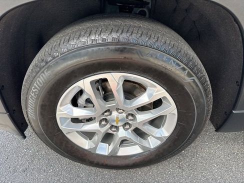 Used 2023 Chevrolet Traverse LS image 32