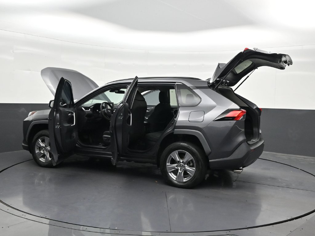 Used 2022 Toyota RAV4 XLE AWD/4WD image 37