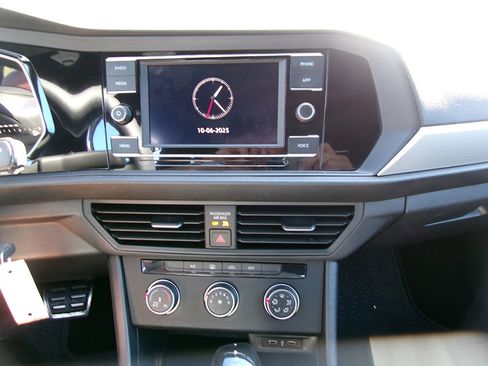 Used 2023 Volkswagen Jetta Sport image 13