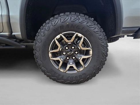 New 2026 Chevrolet Colorado ZR2 w/ Technology Package AWD/4WD image 10