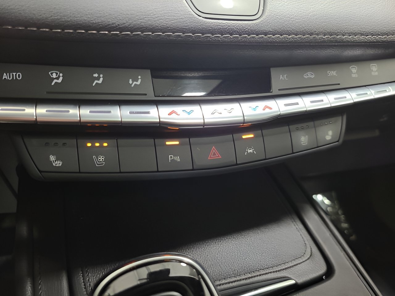 Used 2023 Cadillac XT4 Premium Luxury AWD/4WD image 30