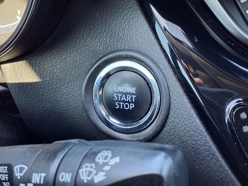 Used 2022 Toyota C-HR Limited image 9