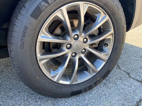 Used 2020 Jeep Cherokee Latitude Plus image 7