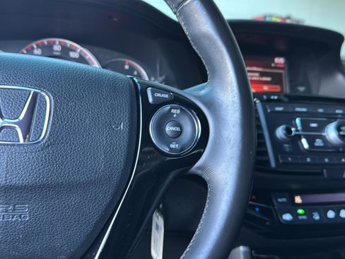 Used 2017 Honda Accord Sport image 19