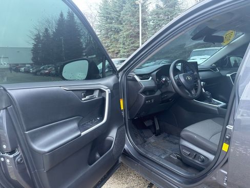 Used 2021 Toyota RAV4 XLE image 10