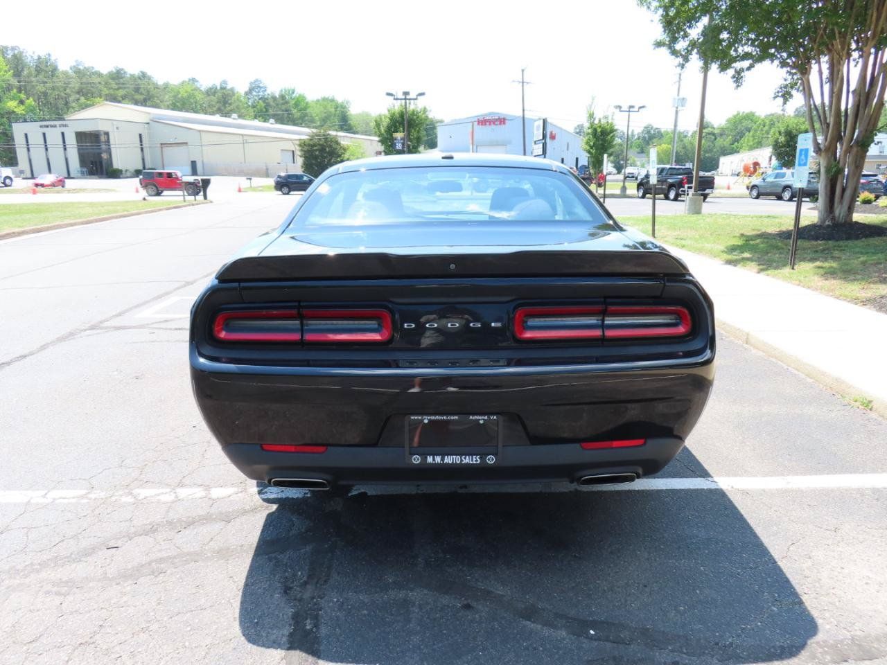 Used 2019 Dodge Challenger SXT RWD image 6