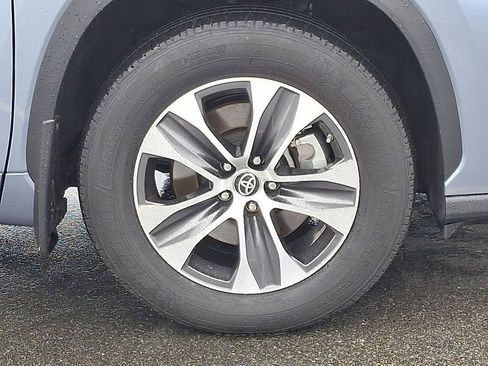 Used 2023 Toyota Highlander XLE image 27