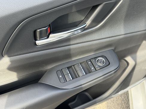 New 2026 Toyota Prius Plug-In Hybrid FWD image 18