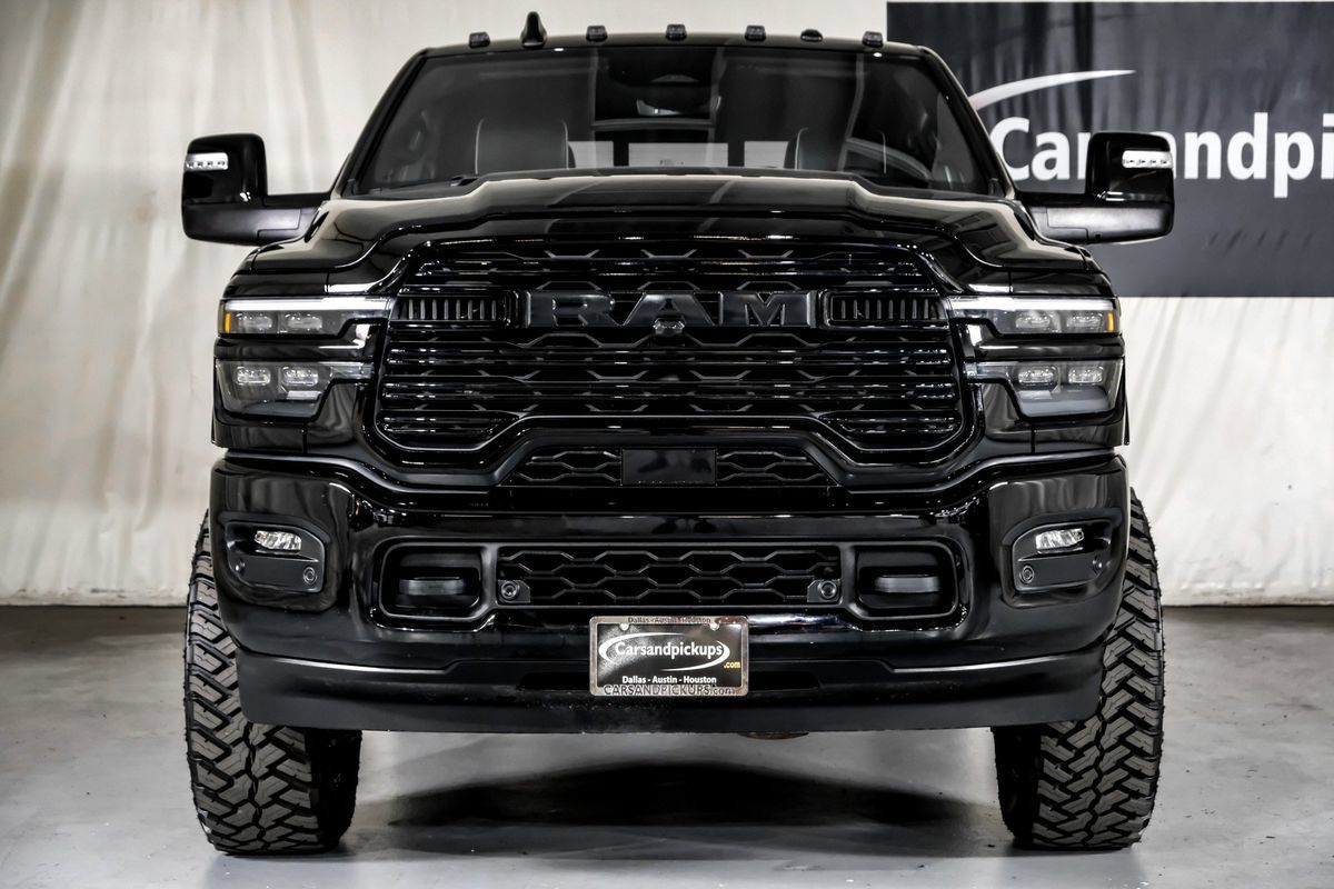 Used 2025 RAM 2500 Laramie AWD/4WD image 3