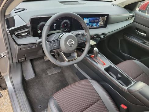 Used 2025 Nissan Kicks SR FWD image 8