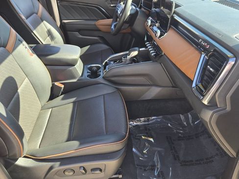 Used 2023 GMC Canyon AT4 w/ AT4 Premium Package AWD/4WD image 18
