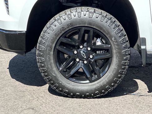 Certified 2023 Chevrolet Silverado 1500 LT Trail Boss w/ LPO, Dark Essentials Package AWD/4WD image 8