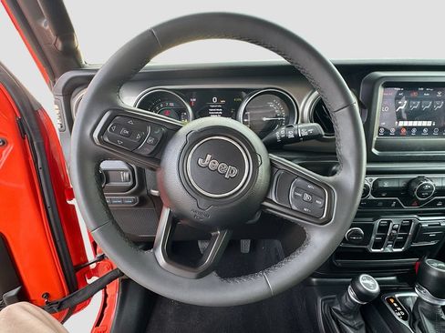 Used 2023 Jeep Wrangler Unlimited AWD/4WD image 12