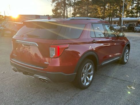 Used 2020 Ford Explorer Platinum w/ Premium Technology Package image 5