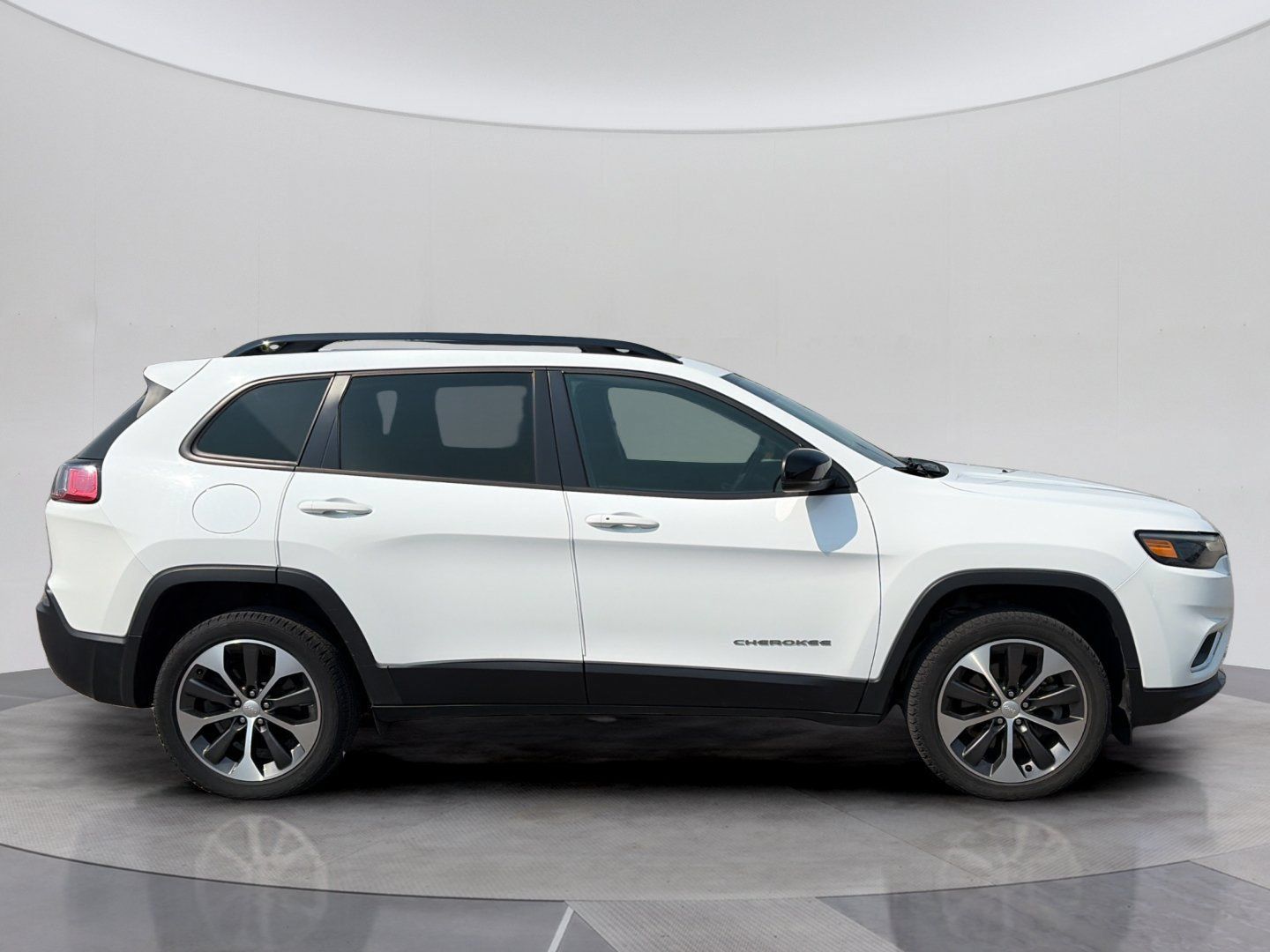 Used 2022 Jeep Cherokee Limited w/ Elite Package AWD/4WD image 9