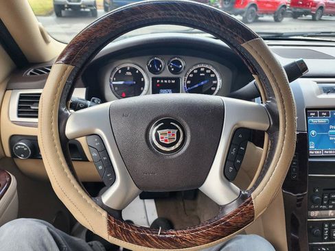 Used 2012 Cadillac Escalade Premium image 25
