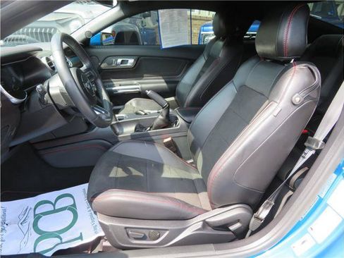 Used 2021 Ford Mustang GT Premium w/ Equipment Group 401A RWD image 3