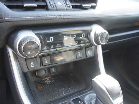 Used 2021 Toyota RAV4 XLE Premium image 26