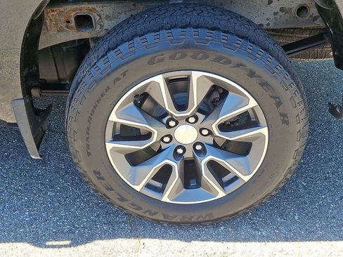 Used 2022 Chevrolet Silverado 1500 LT AWD/4WD image 12