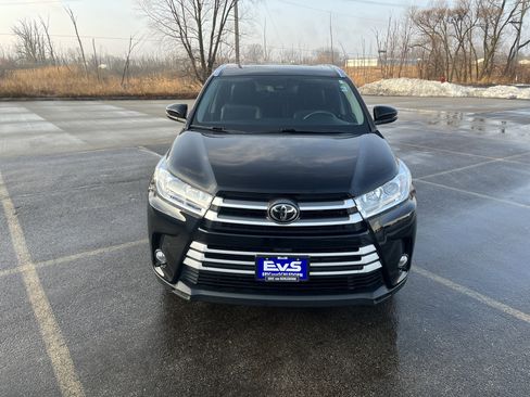 Used 2019 Toyota Highlander XLE image 2