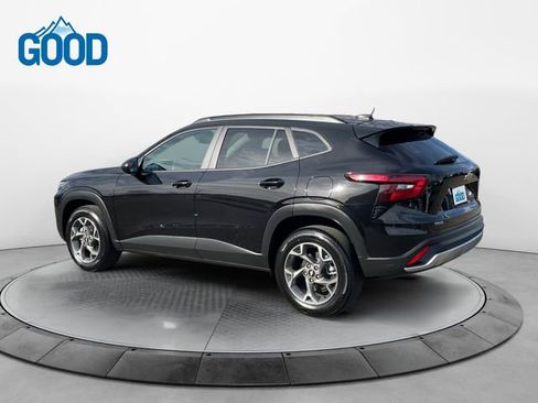 Used 2025 Chevrolet Trax LT w/ LT Convenience Package image 3