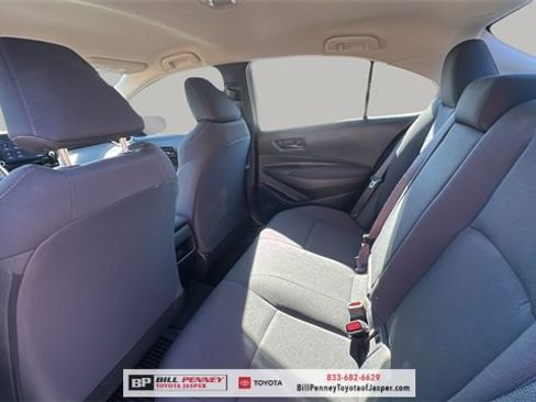 Used 2022 Toyota Corolla LE image 12