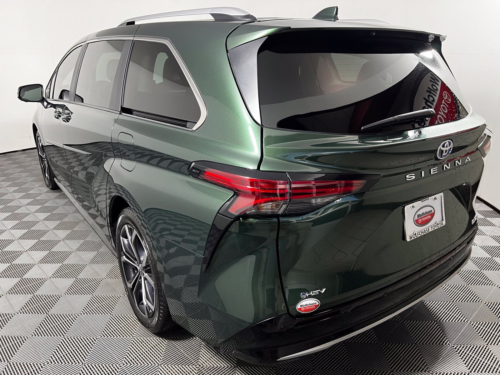 Certified 2025 Toyota Sienna Platinum FWD image 7